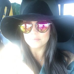 Meet your Posher, Isabel